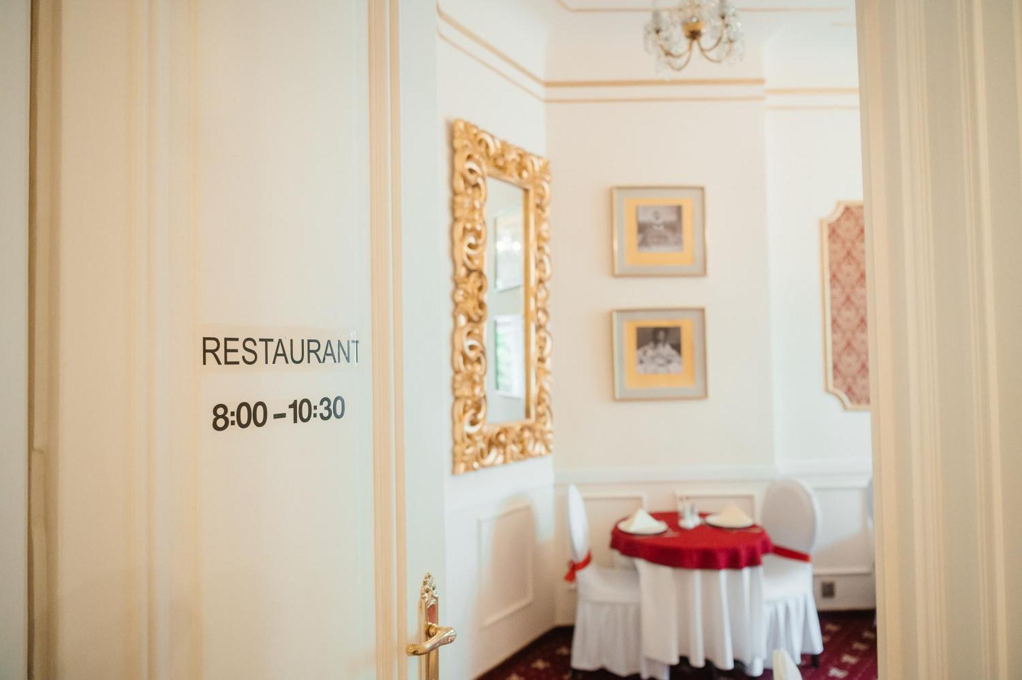 Alisa Hotel カルロヴィ・ヴァリ エクステリア 写真